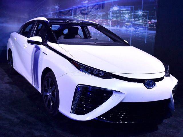 Toyota Mirai ala Back to The Future