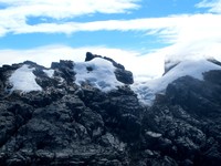 Puncak Jaya, Puncak Sumantri dan Puncak Carstensz Timur dapat didaki dari Basecamp Danau-danau yang berada di ketinggian 4.330 mdpl. Basecamp ini sekaligus merupakan tempat kemping terakhir sebelum menuju Puncak Carstensz (Afif/detikTravel)