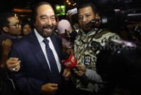 Surya Paloh memberikan keterangan terkait kedatangannya ke Gedung KPK.