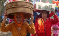 Tenongan dilakukan setiap hari Selasa Kliwon atau Anggara Kasih atau Jumat Kliwon dalam bulan Suro penanggalan Jawa.