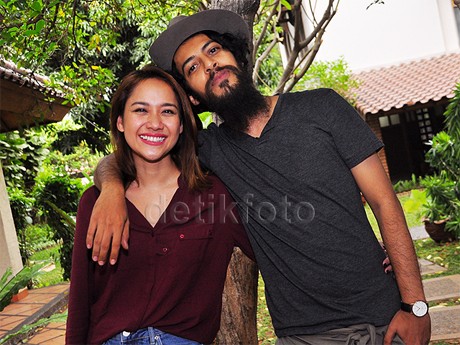 Alex Abbad Jadi Penyegar Antara BCL dan Reza Rahadian