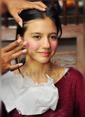 Cassandra Lee Hanya Dandan Saat Jalan Bareng Teman