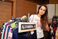Alexandra Gottardo menjual 50 busana lamanya yang tak lagi ia pakai. Pool/Noel/detikFoto.