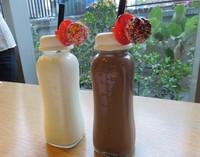 Di The Playground Anda juga dapat menikmati mimi cucu. Minuman ini termasuk ke dalam minuman beralkohol yang berisi Bellys, Bacardi dan susu soya. Pilihannya ada dua rasa yaitu original dan cokelat. Keduanya dipadukan dengan ring pop candy untuk menyeimbangkan rasa alkohol yang kuat.