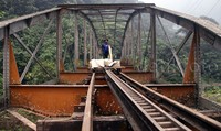 Pemprov Sumbar bersama Kemenhub, PT Angkasa Pura dan PT Kereta Api Indonesia (KAI) akan memulai kerjasama untuk mewujudkan jalur rel kereta api ke bandara dengan stasiun yang juga akan menghubungkan Padang- Sawahlunto, Padang- Pariaman, Padang - Payakumbuh dan Padang - Pekanbaru.