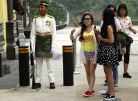 Sejumlah wisatawan mancanegara mengunjungi Malaysia.