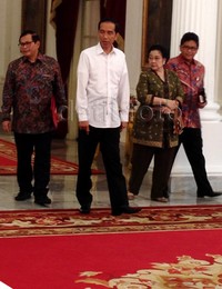 Dalam pertemuan tersebut, Megawati ditemani Sekjen PDIP Hasto Kristiyanto, sedangkan Presiden Jokowi ditemani Seskab Pramono Anung.