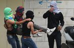 Pemuda Palestina dan Tentara Israel Bentrok