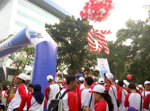 Peringati RI Sudah Kelola Listrik 70 Tahun, Seribuan Pegawai PLN Jalan Santai