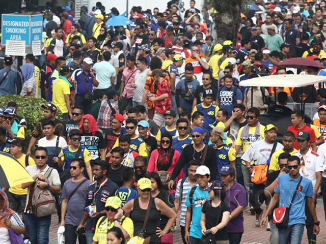 Ribuan Penonton Mulai Padati Sirkuit Sepang