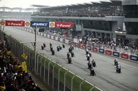 Pebalap bersiap di posisi start