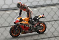 Selebarasi Dani Pedrosa usai finish di urutan pertama