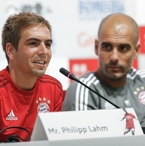 Lahm Puji Guardiola, Harapkan Pelatihnya Itu Tetap di Bayern