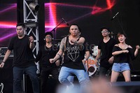 Tembang manis seperti 'Real Love' yang diambil dari albumnya berhasil membius para penonton. Pool/Noel/detikFoto.