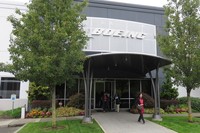 Pabrik Boeing ini merupakan kawasan terbesar di dunia dengan volume 13.385.378 m3 dan mencakup area 399.480 m2. Di dalamnya traveler bisa melihat proses pembuatan pesawat Boeing (Mega/detikTravel)