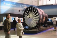 Pabrik Boeing di Seattle juga membuat program Boeing Tour. Wisatawan umum bisa masuk dengan membayar karcis. Traveler akan dipandu oleh guide dari pihak Boeing dan diberi penjelasan detil (Mega/detikTravel)