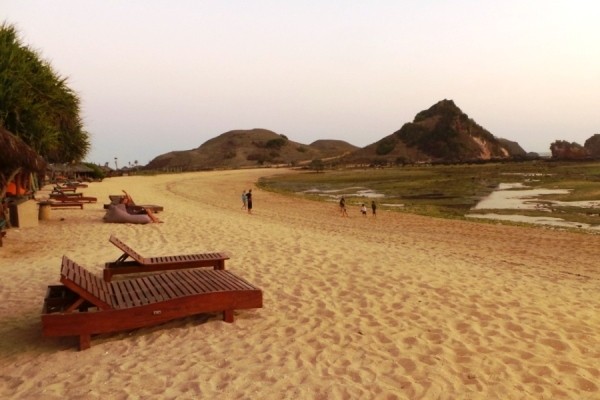 Legenda Putri Mandalika di Pantai Putri Nyale, Lombok