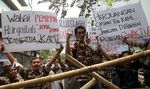 Aksi Keluarga Pensiunan TNI AD Tolak Digusur