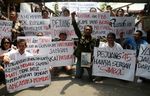 Aksi Keluarga Pensiunan TNI AD Tolak Digusur