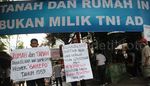Aksi Keluarga Pensiunan TNI AD Tolak Digusur