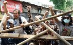 Aksi Keluarga Pensiunan TNI AD Tolak Digusur