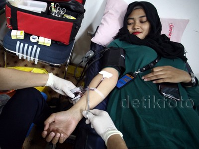 Warga Ikuti Donor Darah