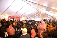 Jokowi menemui WNI di sebuah tenda di lapangan parkiran bawah Wisma Tilden. Laily Rachev/Setpres/detikFoto.