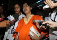 Rinelda tidak banyak bicara terkait hasil pemeriksaannya. Lamhot Aritonang/detikFoto.