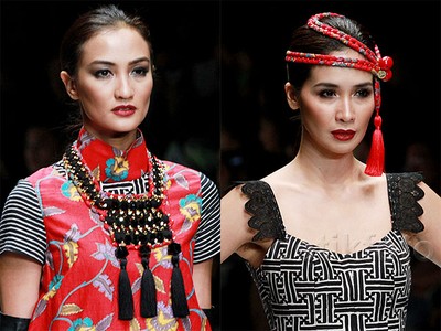 Atiqah dan Marsha Timothy Elegan Dibalut Busana Batik Ivan Gunawan