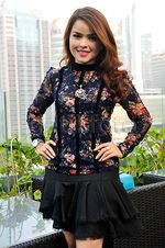 Ups! Ditiup Angin, Rok Mini Siti Liza Tersingkap