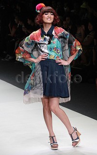 Tak hanya Kartika Putri, Chika Jessica juga didapuk menjadi model catwalk. Pool/Gus Mun/detikFoto.