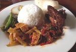 Nyam! Ada Java Steak dan Nasi Campur Komplet di Kedai Nyonya Rumah