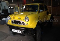 Mobil modifikasi ini terbilang unik. Soalnya tampang mungil MINI langsung berubah saat menggunakan platform milik Range Rover. Istimewa/Ebay.     