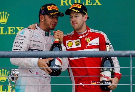 Vettel Beri Selamat dan Peringatan Pada Hamilton