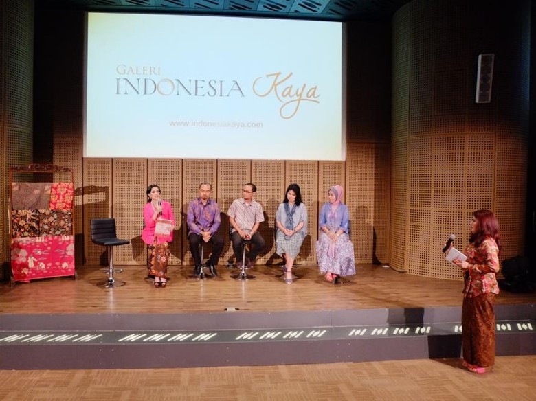 Cerita Pengrajin Batik Kudus Bikin Motif Kretek dan Tanaman Parijoto Cerita Pengrajin Batik Kudus Bikin Motif Kretek dan Tanaman Parijoto