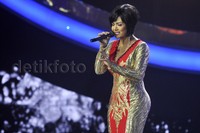 Mantan istri Anang Hermansyah, Krisdayanti membuka penampilannya lewat lagu 'Cinta' milik Melly Goeslaw. Pool/Noel/detikHOT.