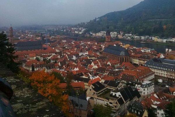 Inilah pemandangan kota kecil Heidelberg. Di sana, ada keindahan klasik sebuah kota tua dan kastil dengan berbagai ceritanya (Madin/detikTravel) Inilah pemandangan kota kecil Heidelberg. Di sana, ada keindahan klasik sebuah kota tua dan kastil dengan berbagai ceritanya (Madin/detikTravel)