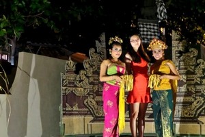 Yang Unik di Jimbaran, Dinner, Pantai & Penari Bali