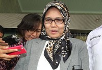 Sekjen DPR, Winantuningtyastiti keluar gedung KPK usai diperiksa. Lamhot Aritonang/detikFoto.