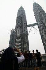 Menara Petronas Selalu Ramai Wisatawan