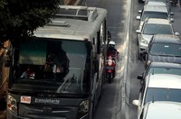 Meski telah ditinggikan, masih ada pengendara yang nekat menerobos jalur khusus bus TransJakarta.