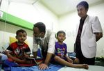 Anis Baswedan Jenguk Siswa Sakit