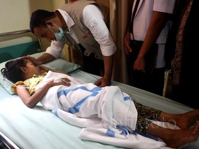 Anis Baswedan Jenguk Siswa Sakit