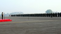 Asisten Operasi (Asops) Panglima TNI Mayjen TNI Fransen G. Siahaan, S.E. mewakili Panglima TNI Jenderal TNI Gatot Nurmantyo melepas 1.000 Prajurit TNI yang tergabung dalam Satgas Pemadaman Kebakaran Hutan dan Lahan di Provinsi Riau, bertempat di Taxi Way Halim Perdanakusuma Jakarta, Selasa (27/10/2015). (Puspen TNI).