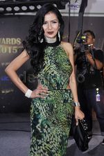 Five V Seksi Pamer Punggung