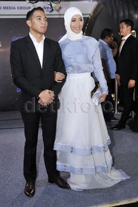 Tak sendiri, Poppy juga hadir bersama sang suami Muhammad Fattah Riphat. Pool/Noel/detikHOT.