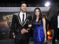 Seluruh perhatian pun langsung tertuju pada pasangan yang sama-sama membintangi sinetron '7 Manusia Harimau' itu. Pool/Noel/detikHOT.