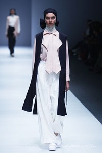 ETU by Restu Anggraini Indonesia Fashion Forward. Jakarta Fashion Week 2016 at Senayan City. Jakarta. [Foto: Mohammad Abduh/Wolipop]