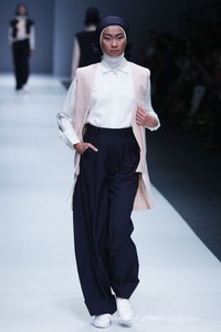 ETU by Restu Anggraini Indonesia Fashion Forward. Jakarta Fashion Week 2016 at Senayan City. Jakarta. [Foto: Mohammad Abduh/Wolipop]