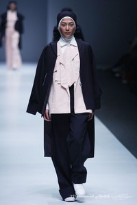 ETU by Restu Anggraini Indonesia Fashion Forward. Jakarta Fashion Week 2016 at Senayan City. Jakarta. [Foto: Mohammad Abduh/Wolipop]